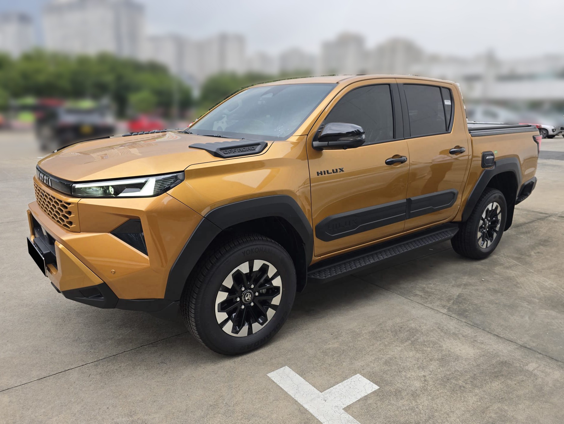 2027 TOYOTA HILUX DOUBLE CAB TRAILHUNTER 2.8 4WD AT Orange