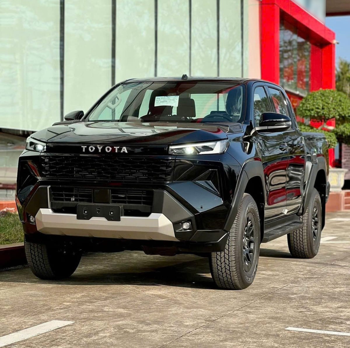 2027 TOYOTA HILUX DOUBLE CAB PRO 2.8 2WD AT Black