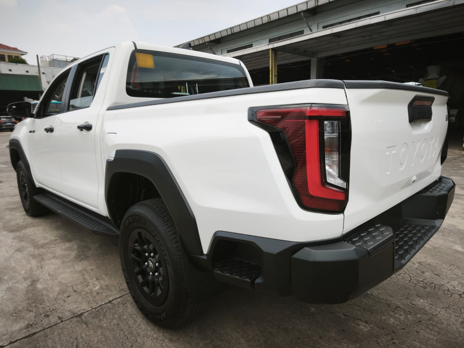 2026 TOYOTA HILUX DOUBLE CAB E 2.8 4WD MT White image 3