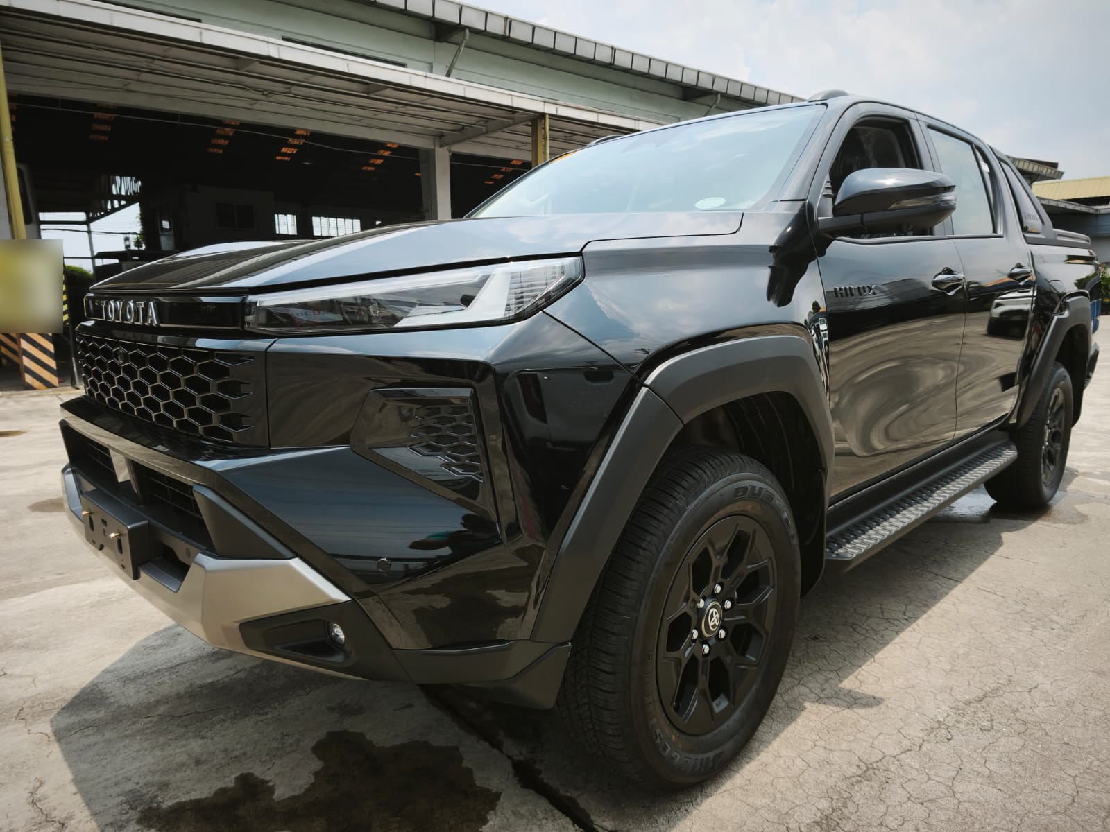 2026 TOYOTA HILUX DOUBLE CAB CONQUEST 2.8 4WD AT Black