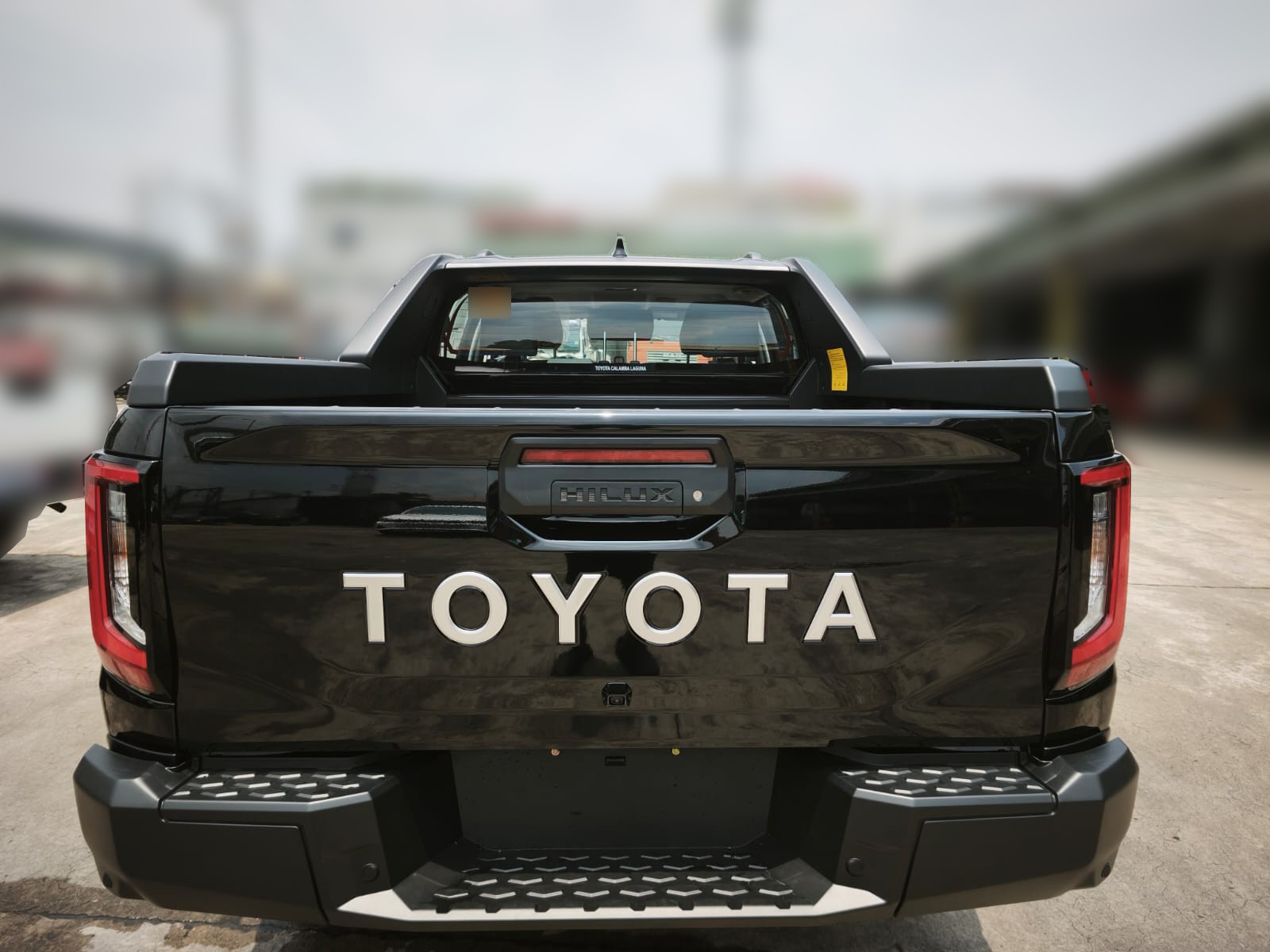 2026 TOYOTA HILUX DOUBLE CAB CONQUEST 2.8 4WD AT Black image 4
