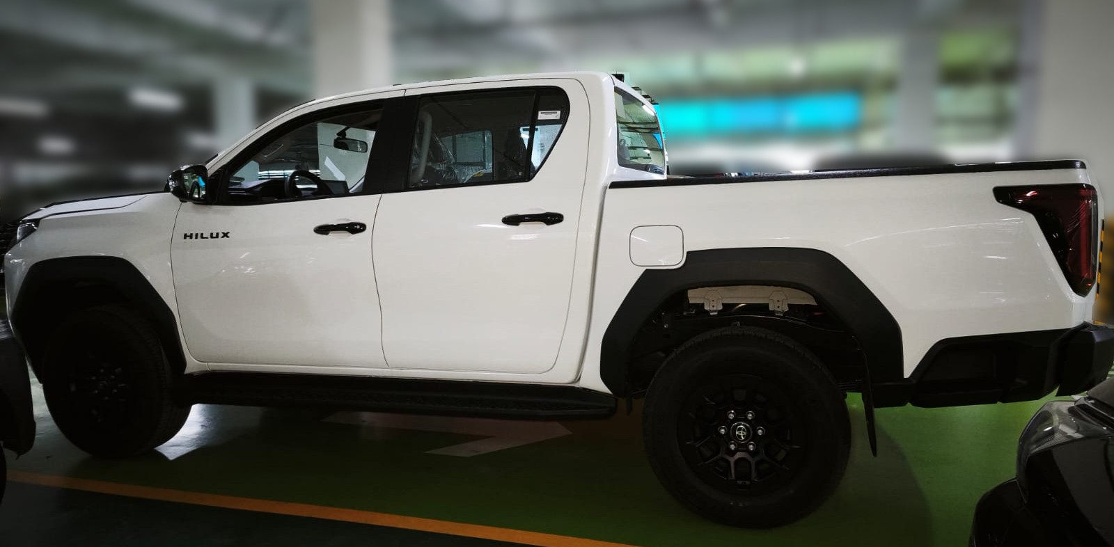 2026 TOYOTA HILUX DOUBLE CAB E 2.8 4WD MT White image 3