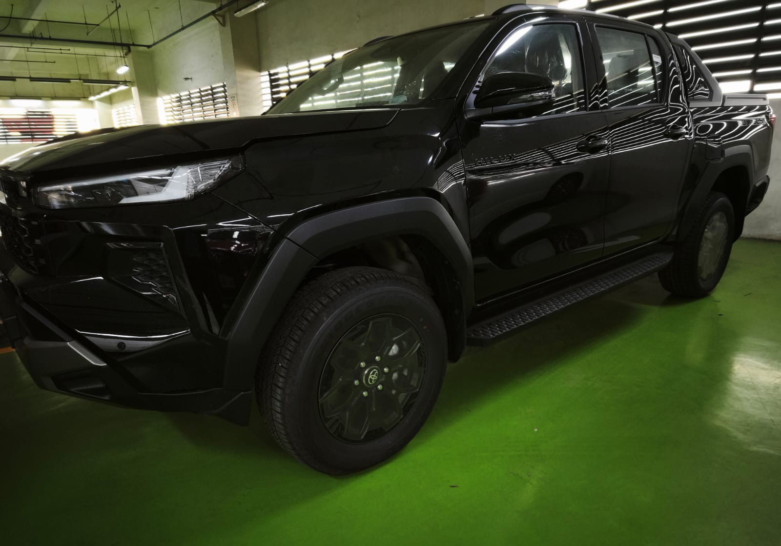 2026 TOYOTA HILUX DOUBLE CAB CONQUEST 2.8 4WD AT Black image 2
