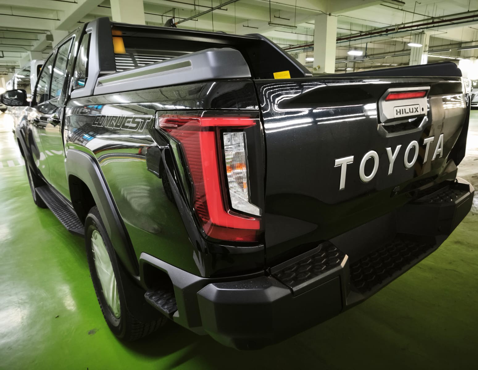 2026 TOYOTA HILUX DOUBLE CAB CONQUEST 2.8 4WD AT Black image 4