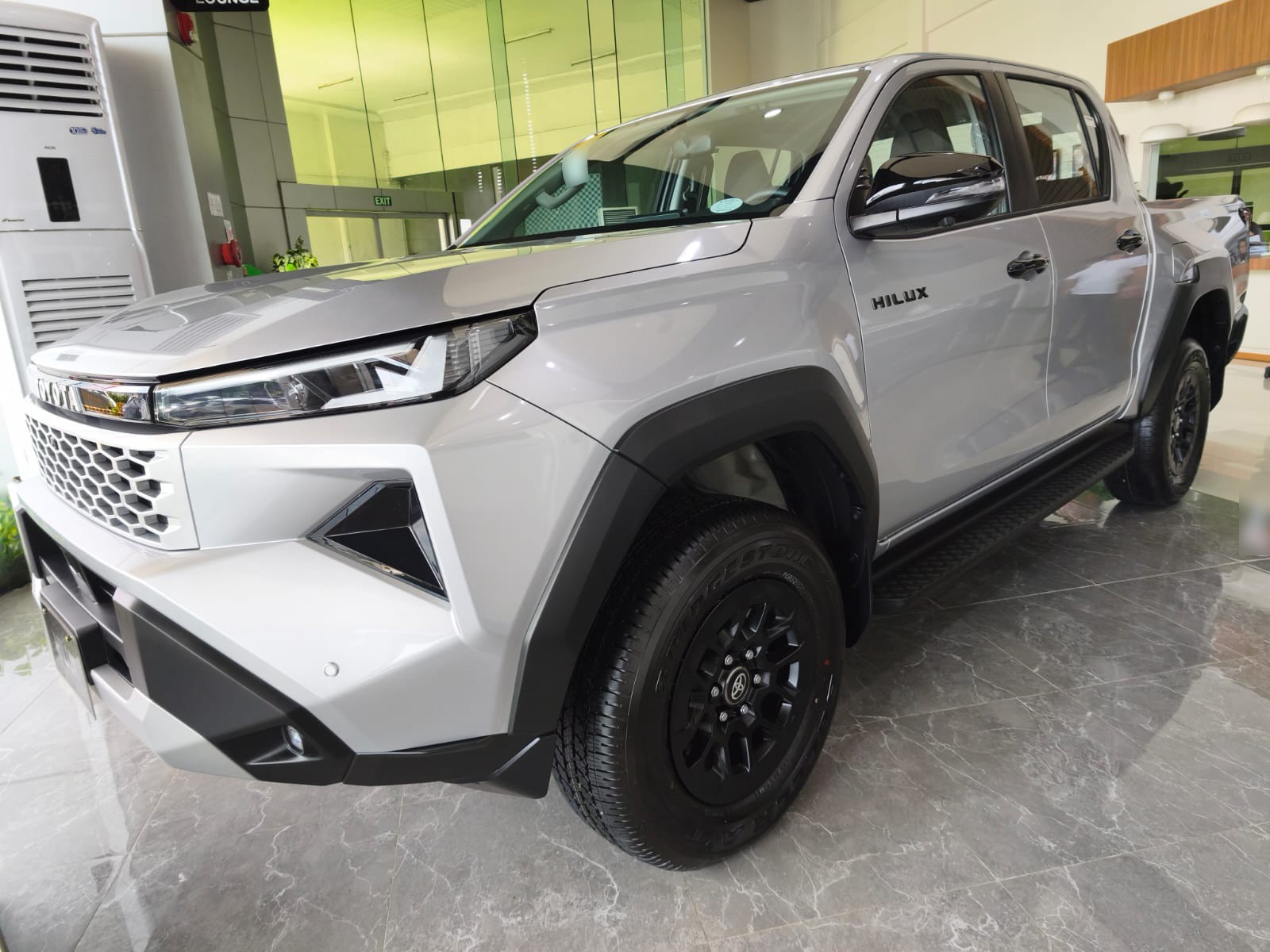 2026 TOYOTA HILUX DOUBLE CAB G 2.8 2WD AT Silver image 2