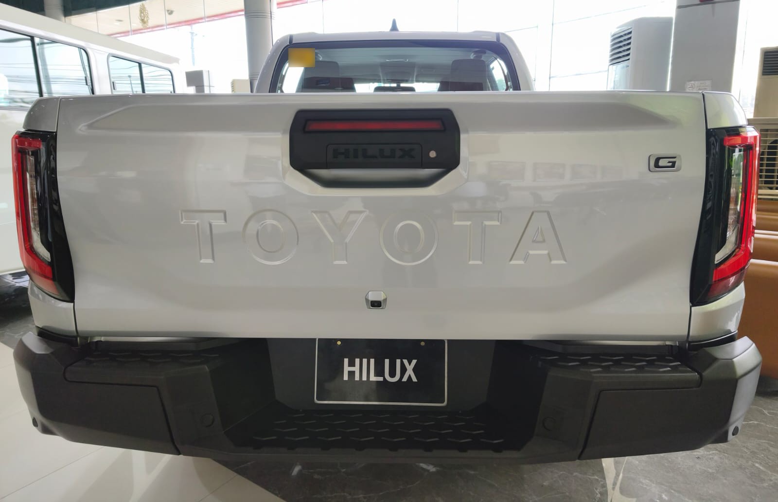 2026 TOYOTA HILUX DOUBLE CAB G 2.8 2WD AT Silver image 5