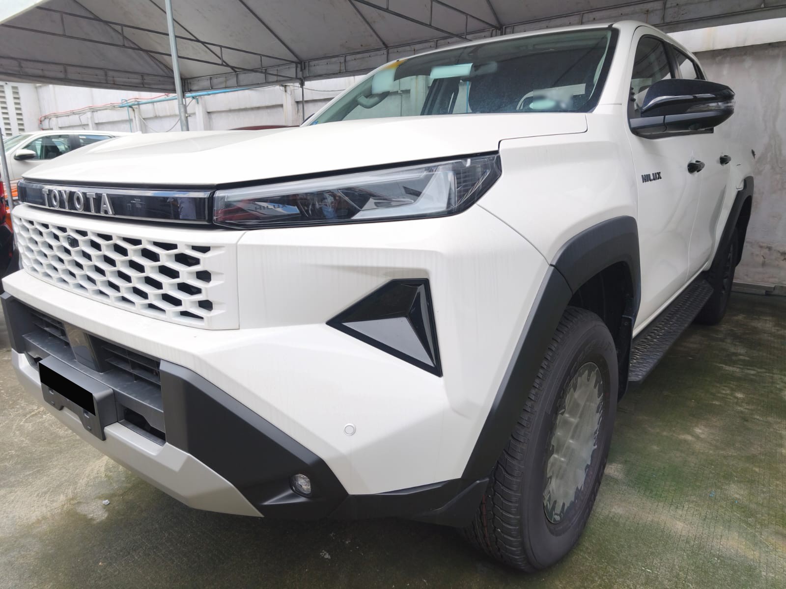 2027 TOYOTA HILUX DOUBLE CAB G 2.8 2WD AT White