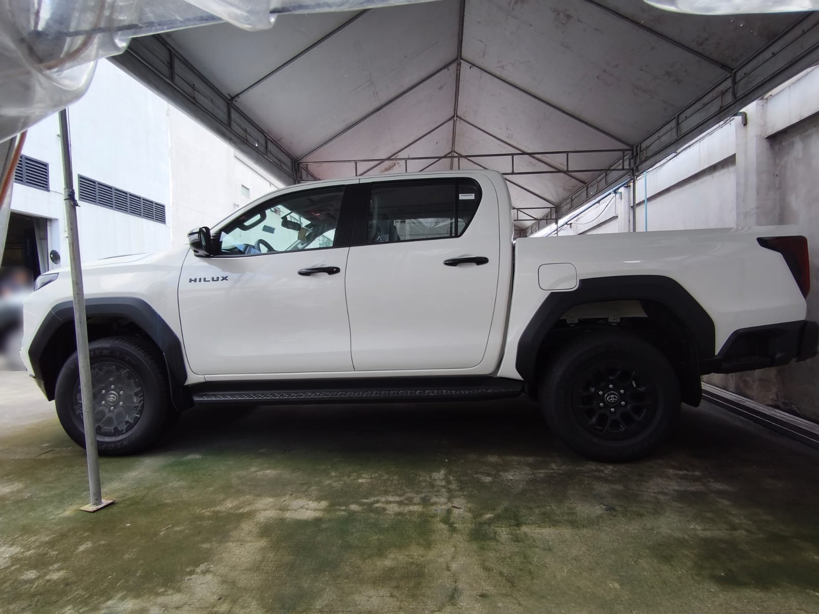 2027 TOYOTA HILUX DOUBLE CAB G 2.8 2WD AT White image 3