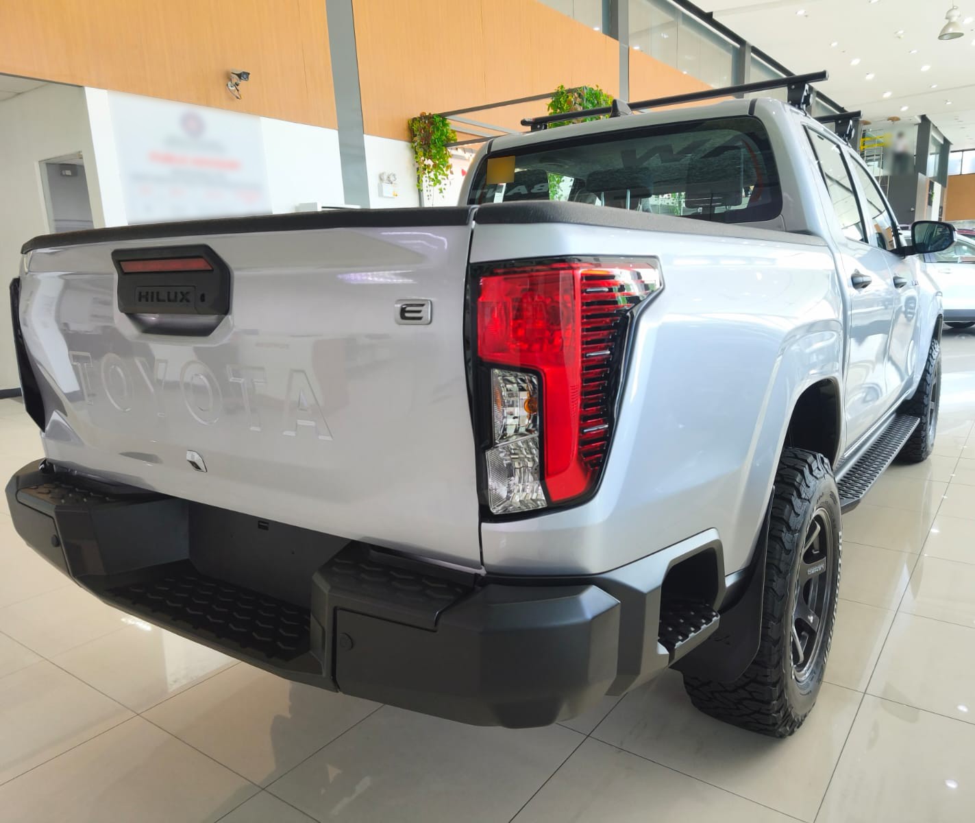 2026 TOYOTA HILUX DOUBLE CAB E 2.8 2WD AT White image 5