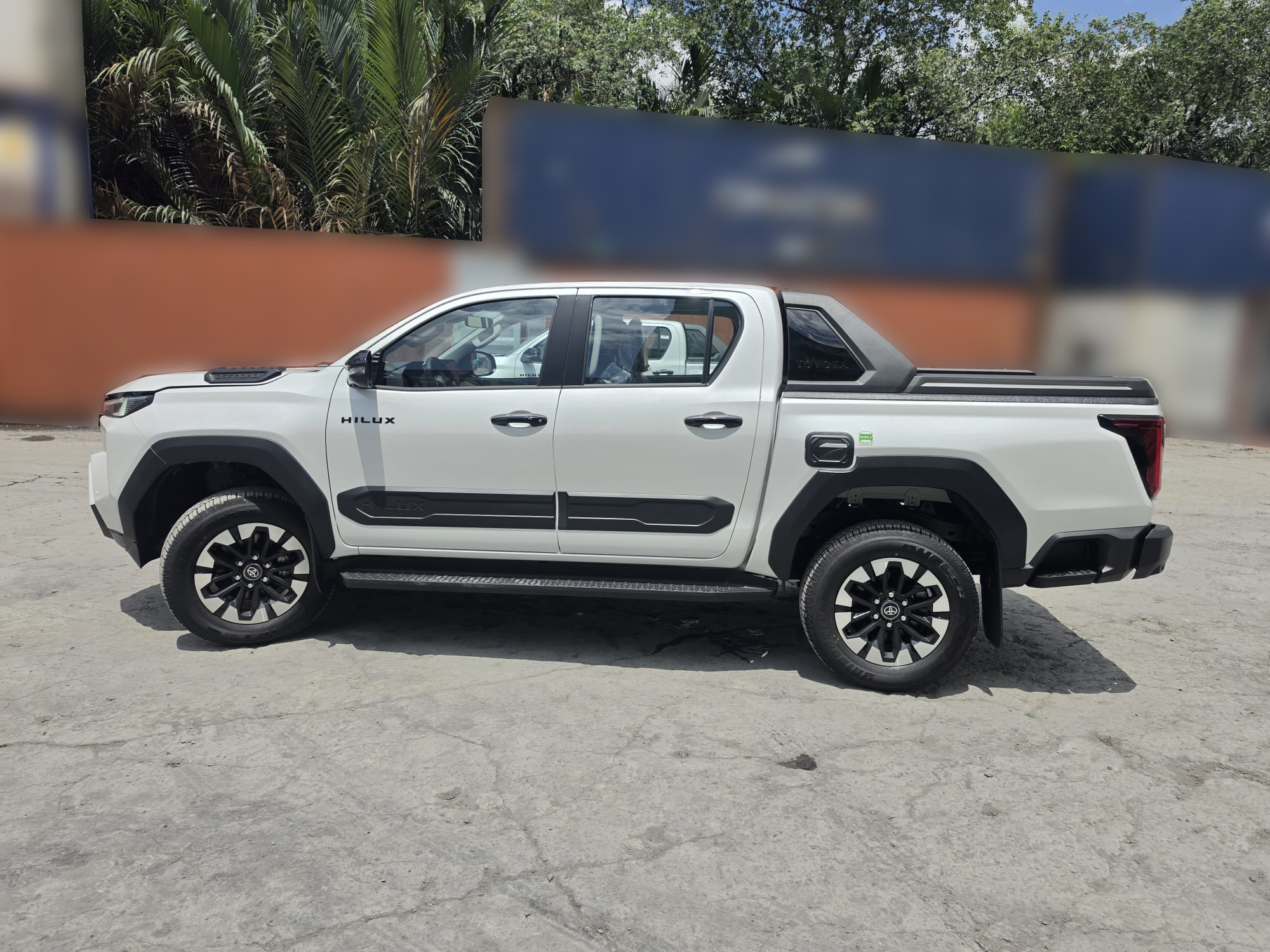 2026 TOYOTA HILUX DOUBLE CAB TRAILHUNTER 2.8 4WD AT White image 2
