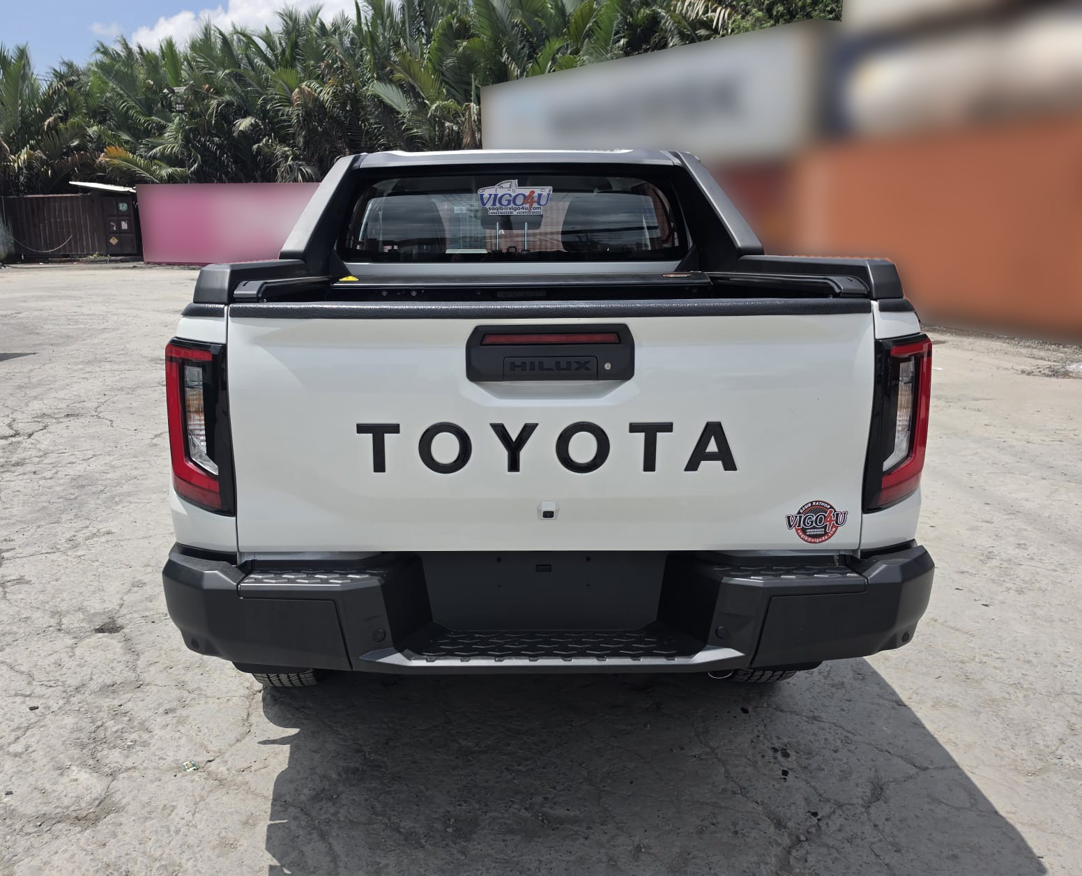 2026 TOYOTA HILUX DOUBLE CAB TRAILHUNTER 2.8 4WD AT White image 4