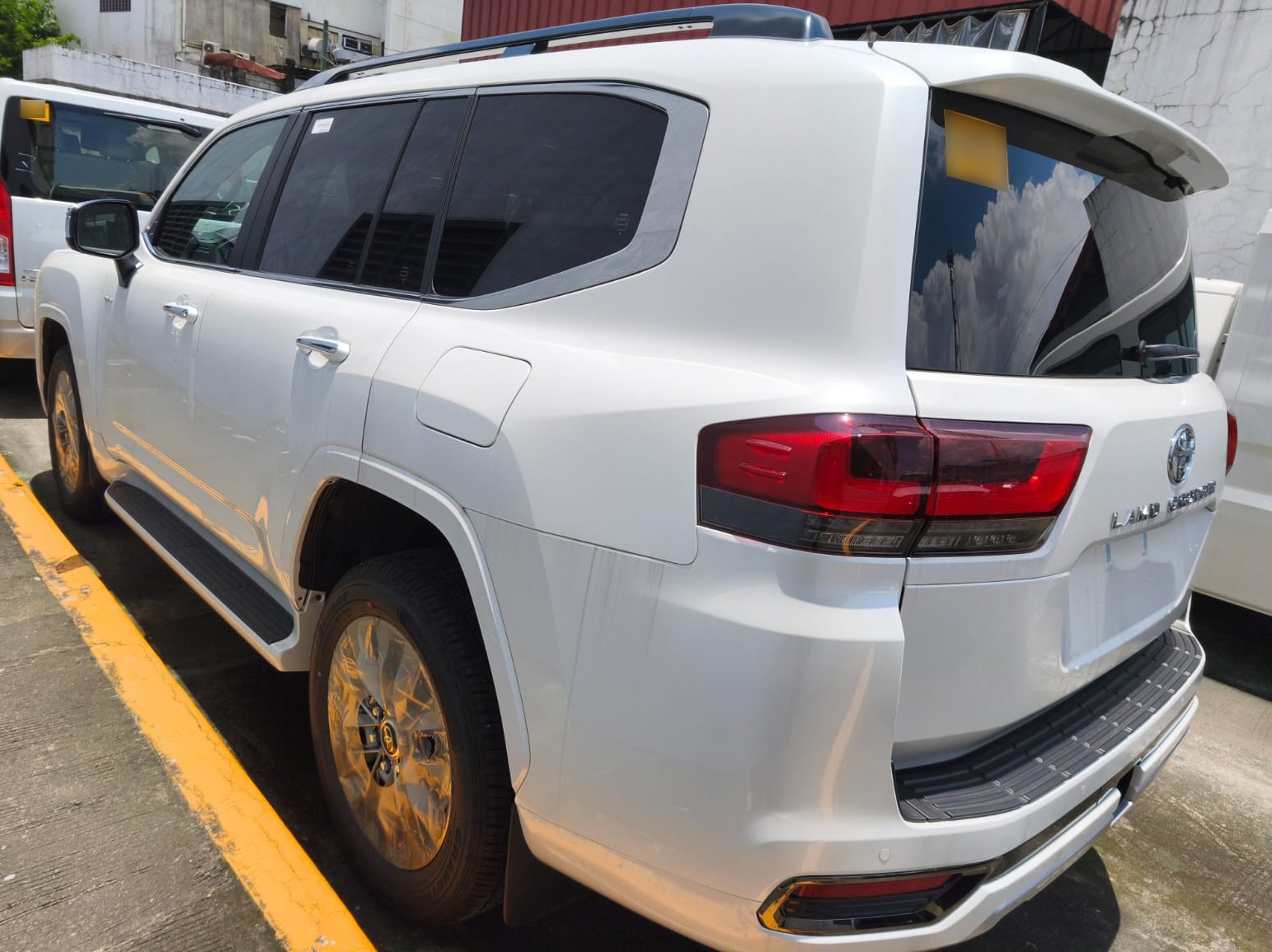 2026 TOYOTA LAND CRUISER SUV ZX 3.3 4WD AT White image 3