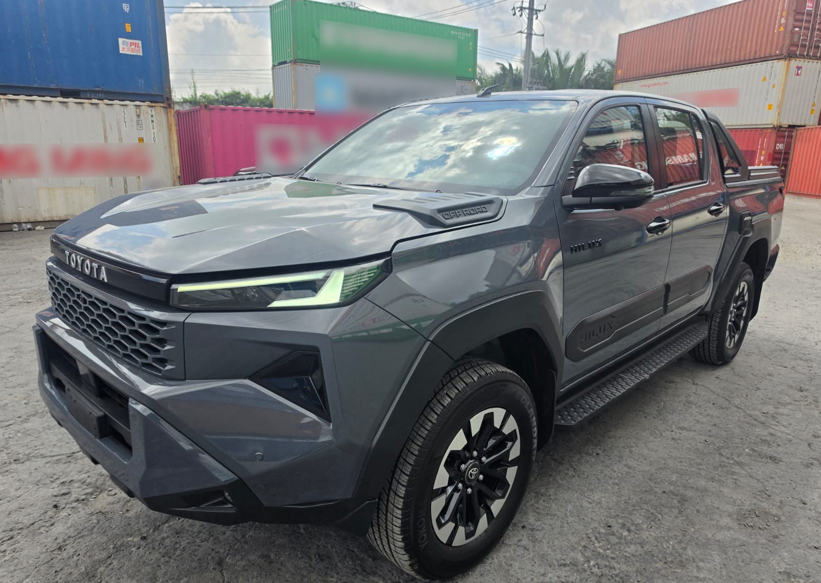 2026 TOYOTA HILUX DOUBLE CAB TRAILHUNTER 2.8 4WD AT Gray
