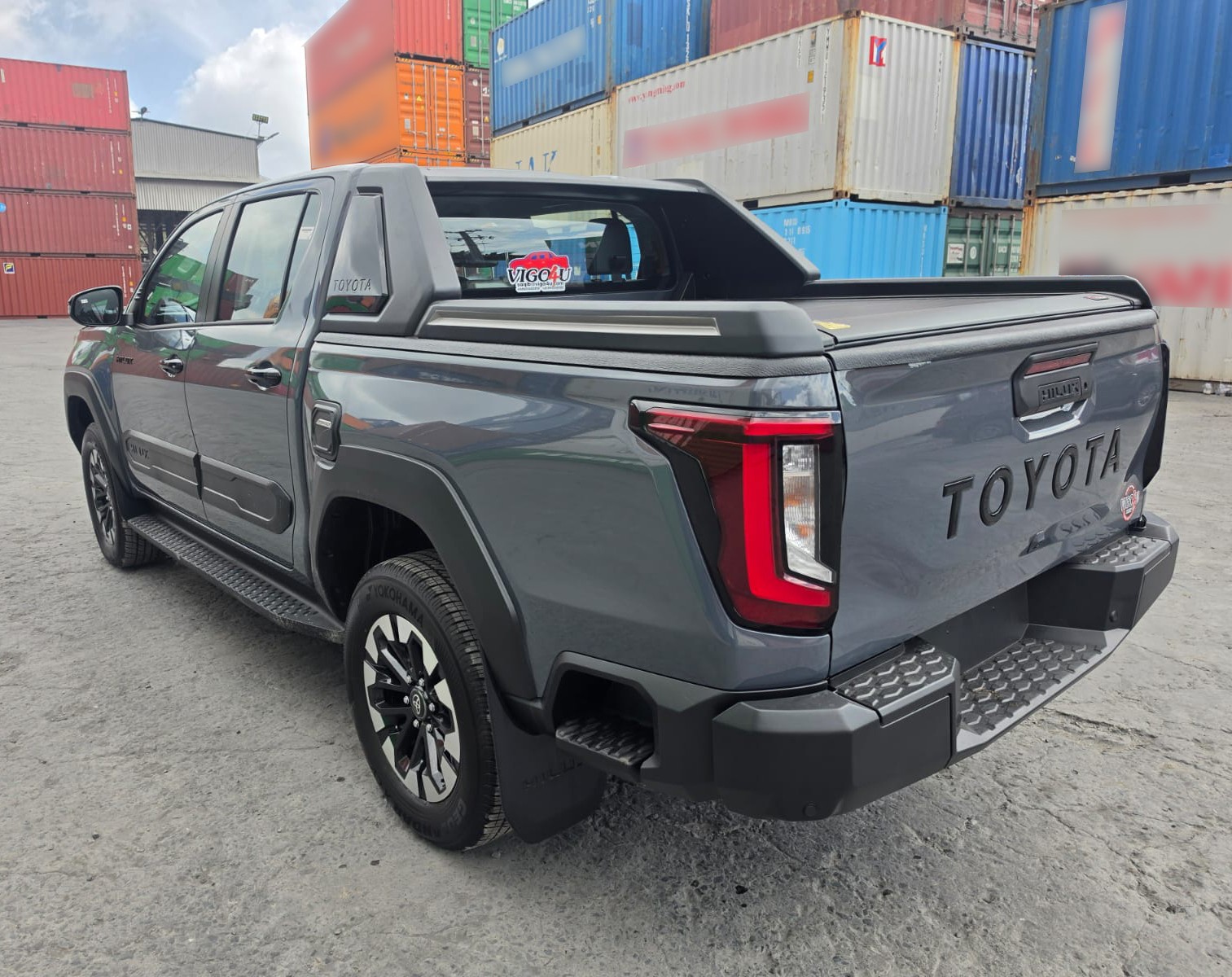 2026 TOYOTA HILUX DOUBLE CAB TRAILHUNTER 2.8 4WD AT Gray image 3