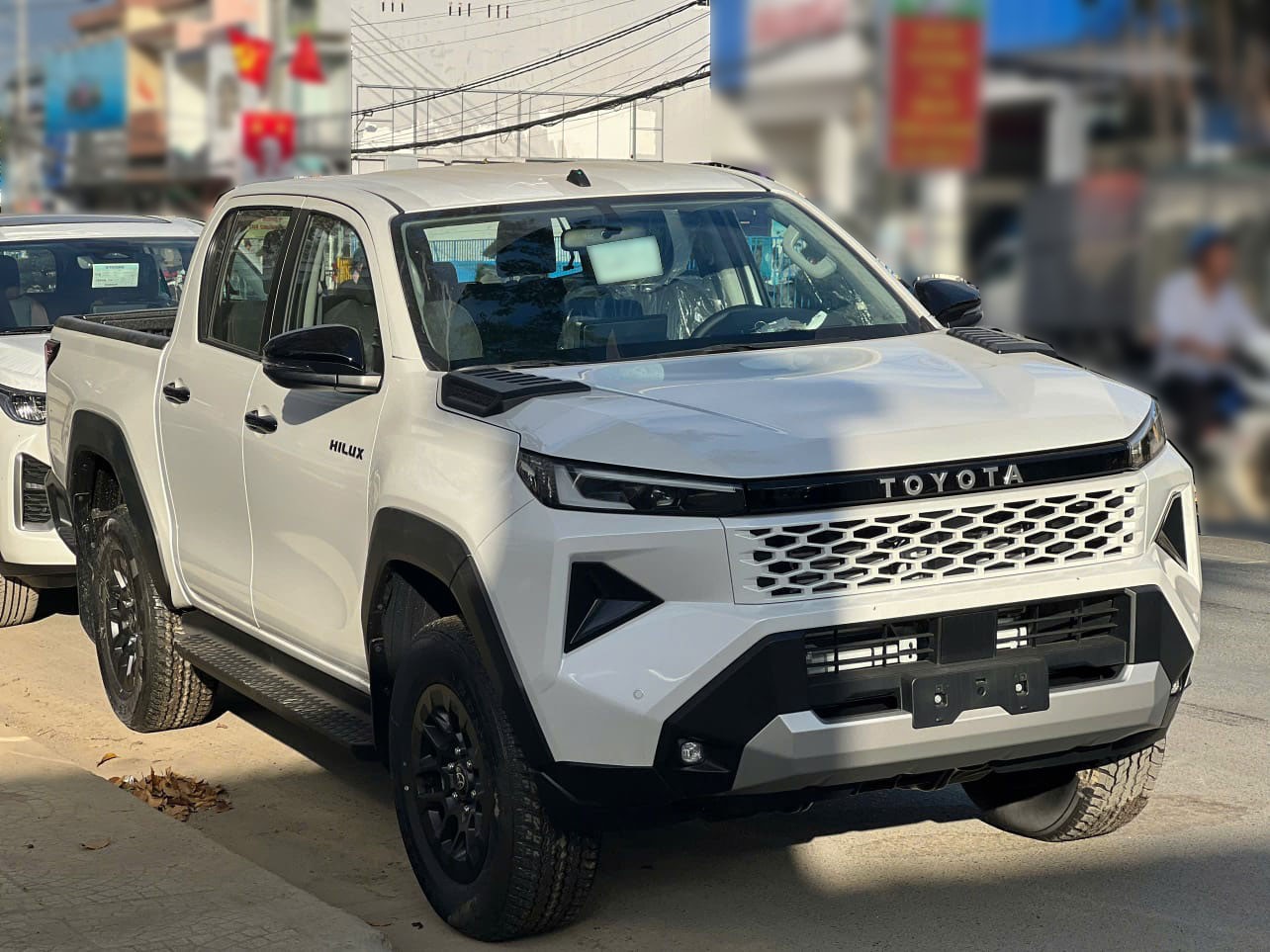 2027 TOYOTA HILUX DOUBLE CAB PRO 2.8 2WD AT White image 3