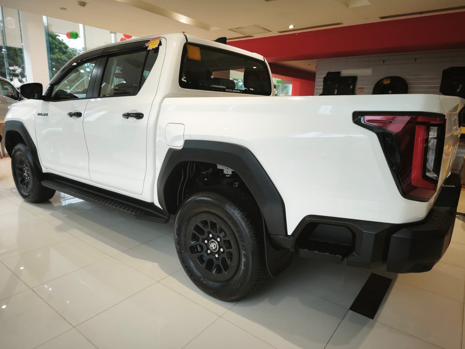 2026 TOYOTA HILUX DOUBLE CAB G 2.8 2WD AT White image 3