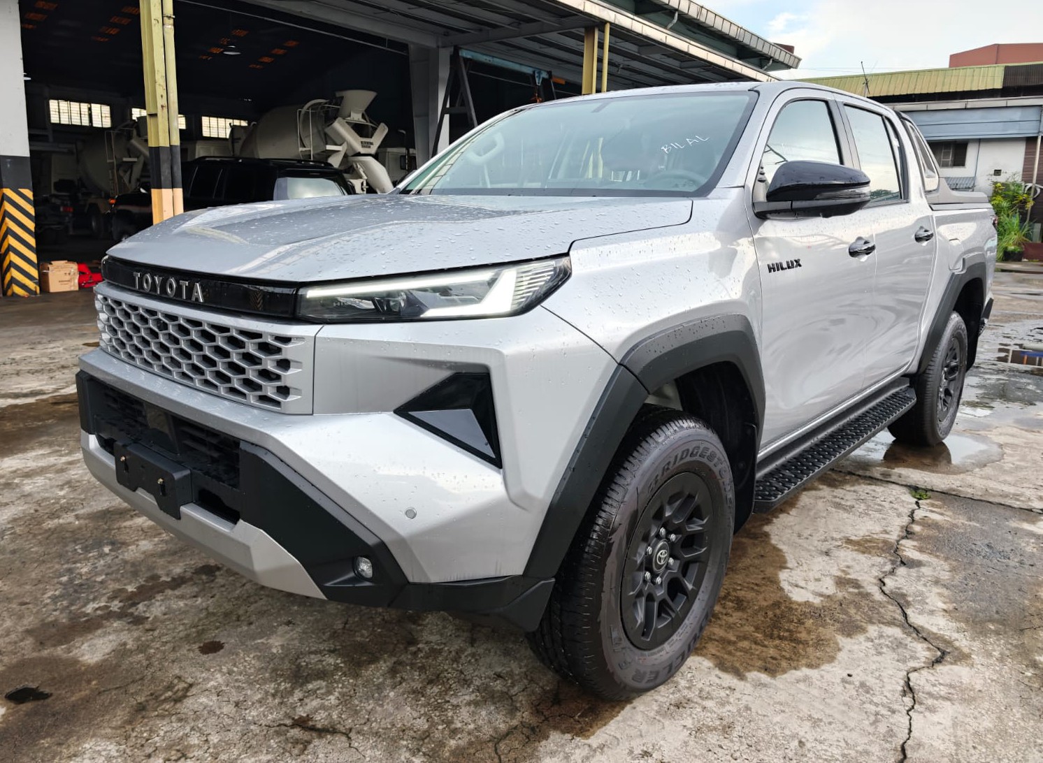 2026 TOYOTA HILUX DOUBLE CAB E 2.8 4WD MT Silver