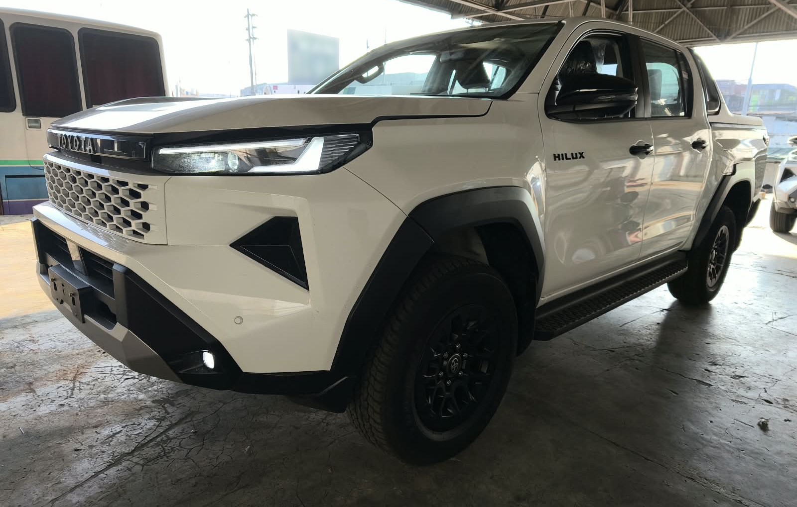 2026 TOYOTA HILUX DOUBLE CAB E 2.8 4WD MT White