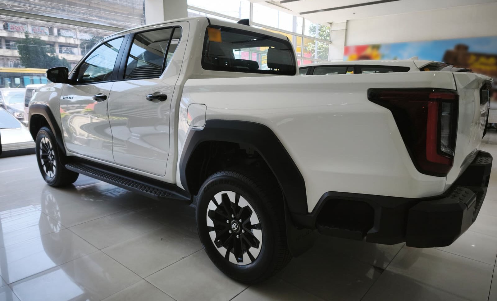 2026 TOYOTA HILUX DOUBLE CAB V 2.8 4WD MT White image 3
