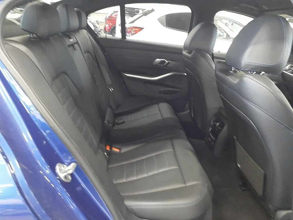 BMW 3 Series 320i M Sport Blue 2020 image 5