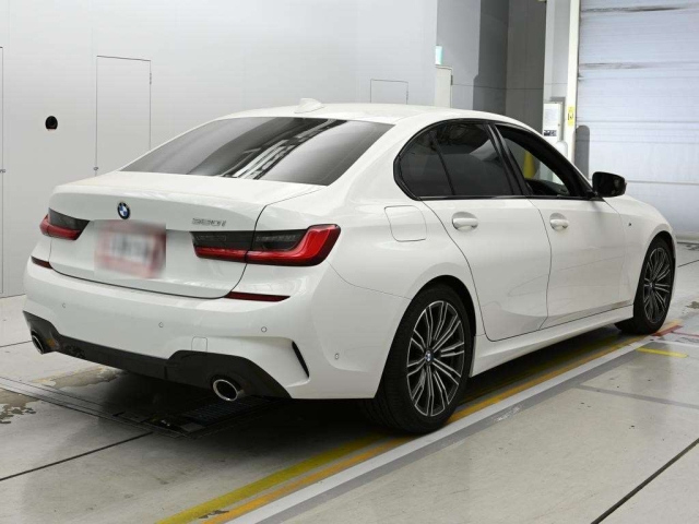 BMW 3 Series 320i White M Sport 2021 image 5