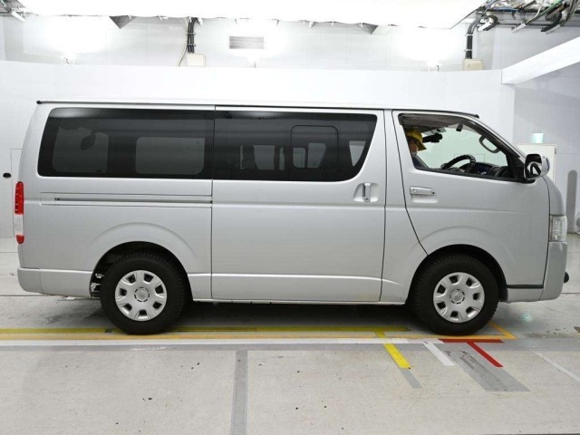 TOYOTA HIACE VAN 2017 image 3