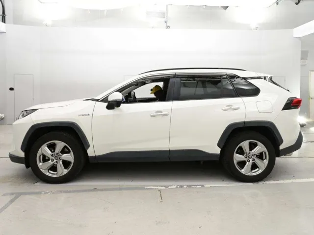 Toyota RAV4 White Hybrid G 4WD 2019 image 2