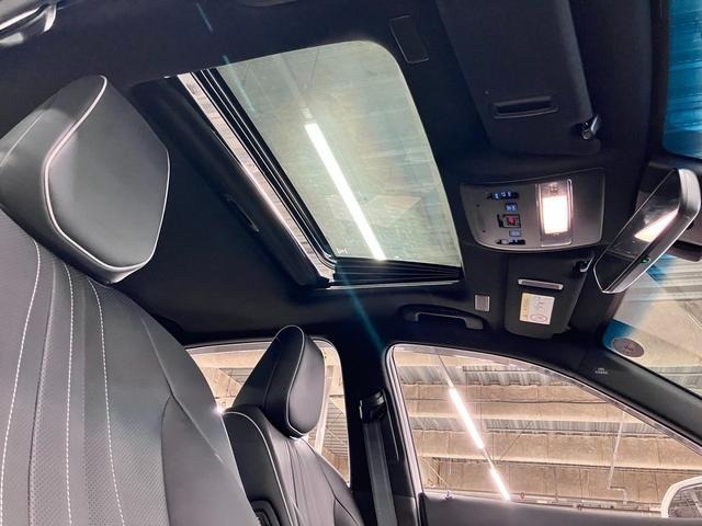Toyota Crown 2018 Pearl White image 3