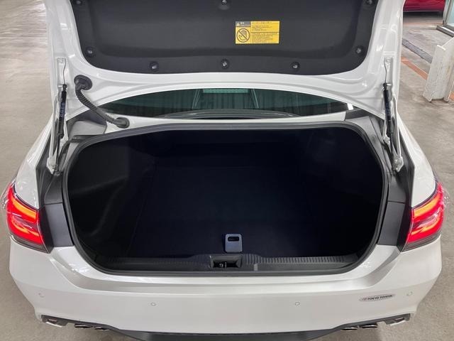 Toyota Crown 2018 Pearl White image 5