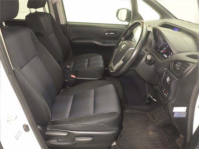 Toyota Voxy 2016 White image 5