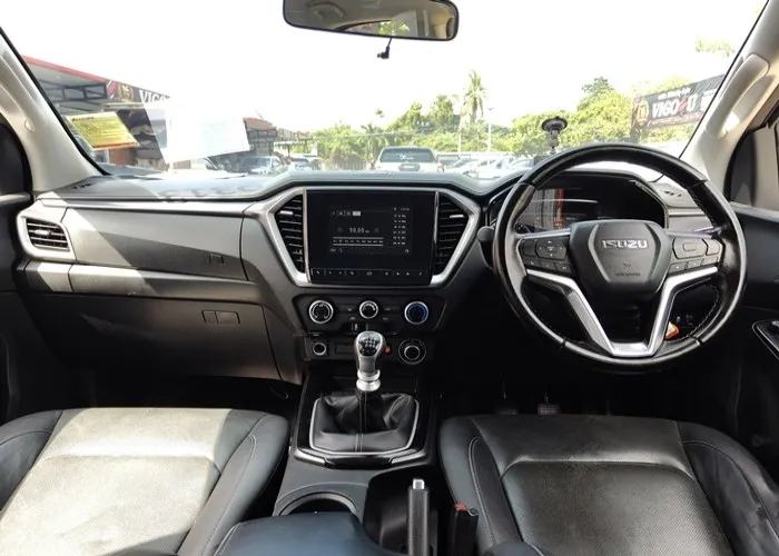 Isuzu D-MAX Z Double Cab 3.0 4WD MT Silver 2020 image 11