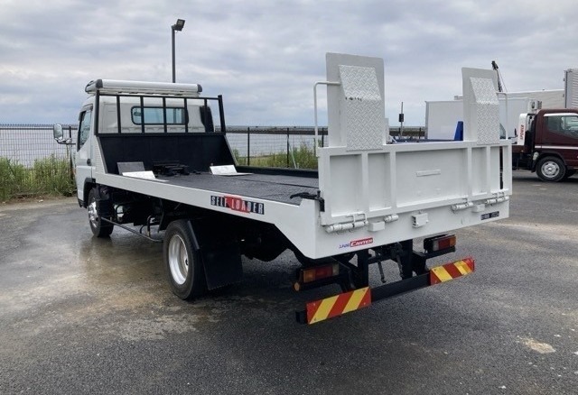 Mitsubishi Canter 2016 White image 2