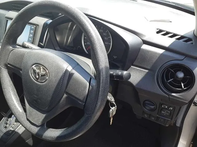 Toyota Corolla Axio 1.5X Silver 2019 image 3