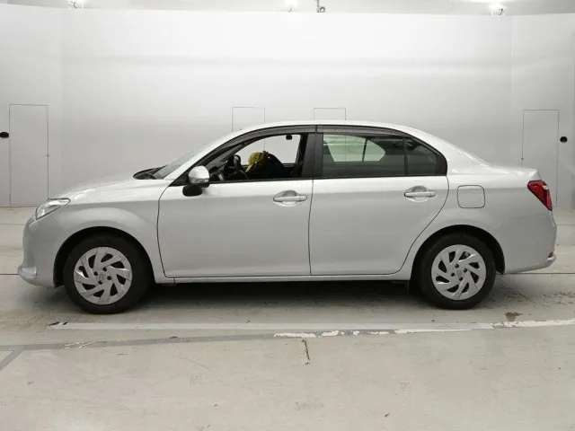 Toyota Corolla Axio 1.5X Silver 2019 image 5