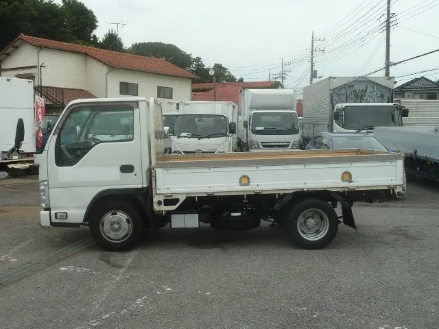 Isuzu Elf White 2017 image 2