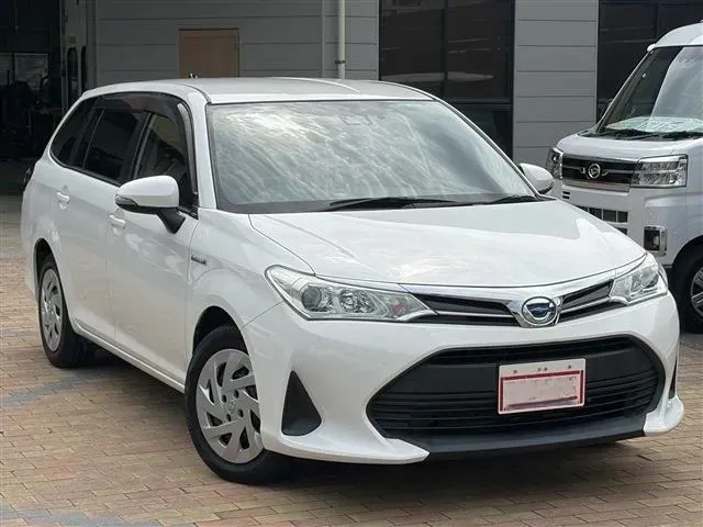 Toyota Corolla Fielder White 2019