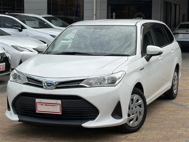 Toyota Corolla Fielder White 2019 image 2