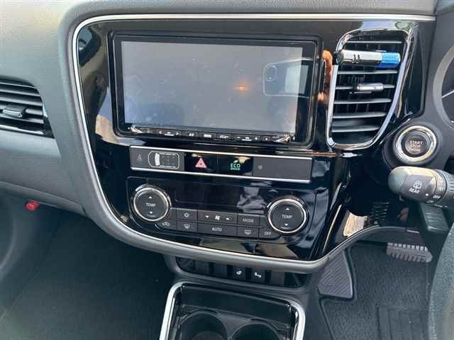 Mitsubishi Outlander Black 2019 image 3
