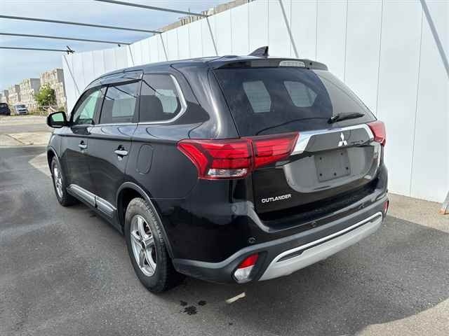 Mitsubishi Outlander Black 2019 image 5