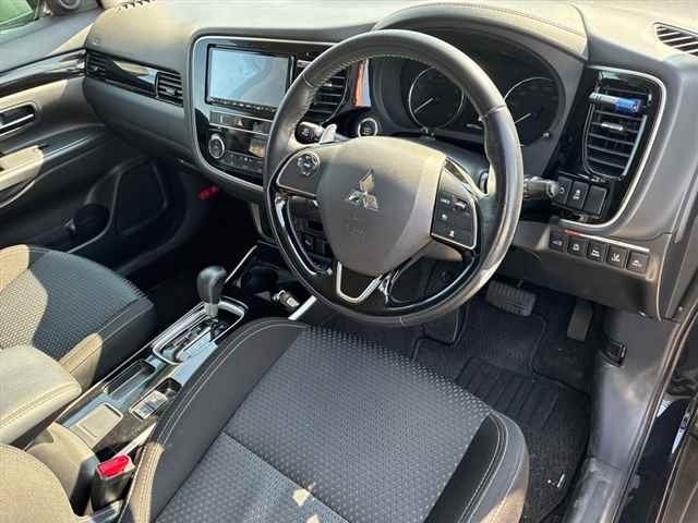 Mitsubishi Outlander Black 2019 image 8