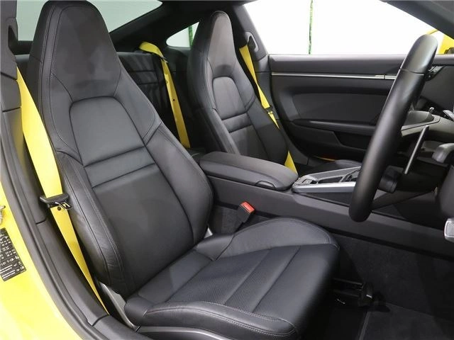 Porsche 911 Carrera 4S Yellow 2020 image 3