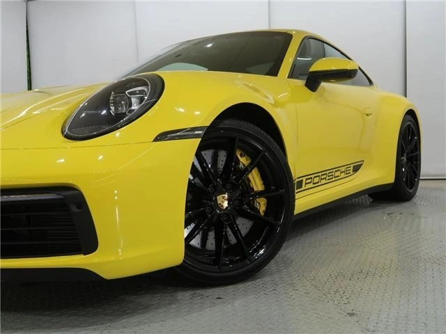 Porsche 911 Carrera 4S Yellow 2020 image 7