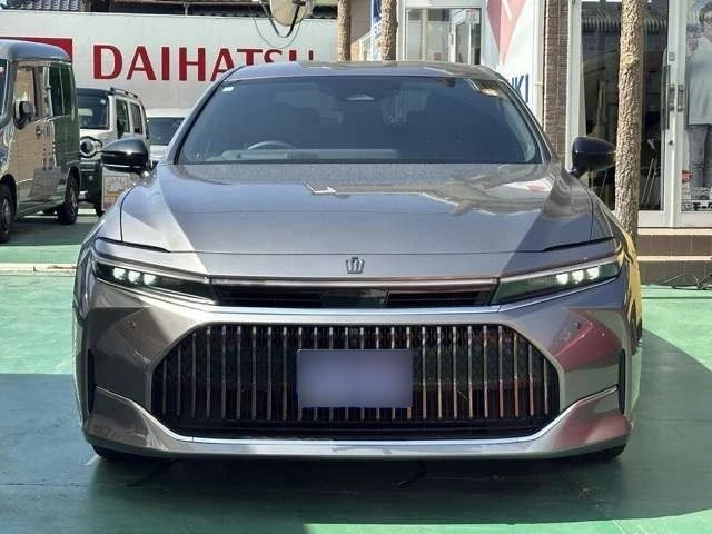 Toyota Crown 2.5 Z Silver image 2