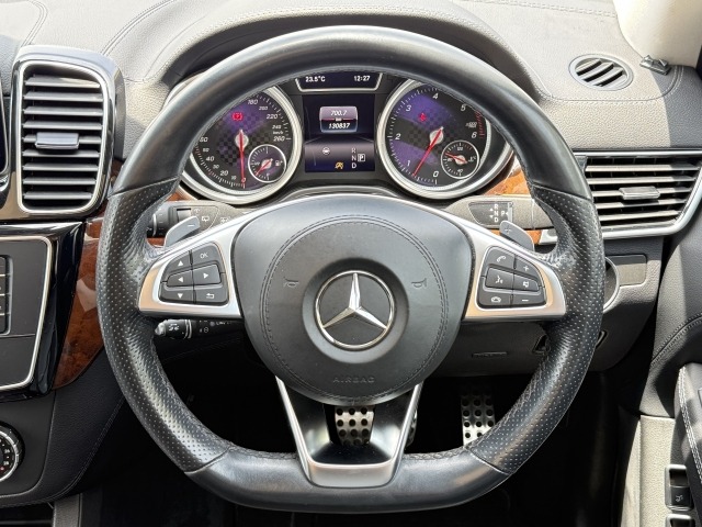 MERCEDES-BENZ GLS Black 2016 image 19