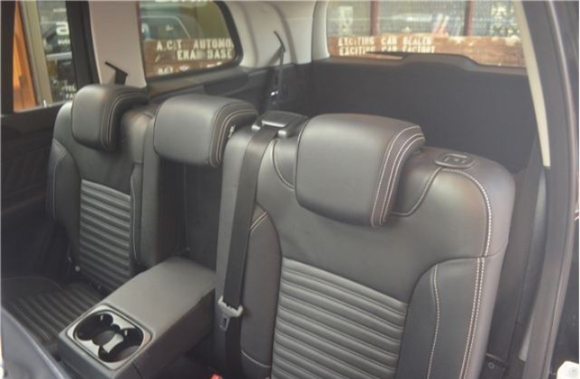 MERCEDES BENZ GLS Black image 21