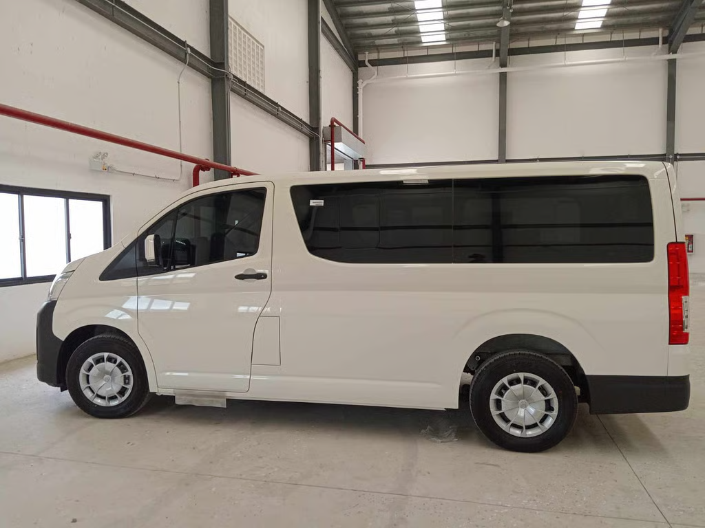 2027 TOYOTA HIACE VAN COMMUTER DELUXE 2.8 2WD MT White image 5