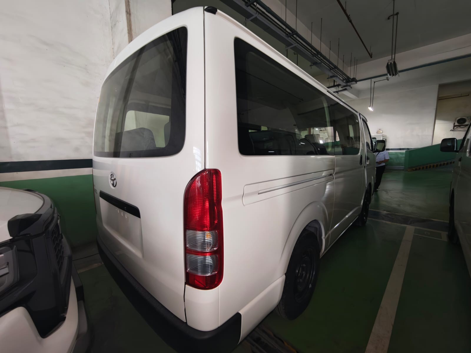 2027 TOYOTA HIACE VAN COMMUTER 3.0 2WD MT White image 5