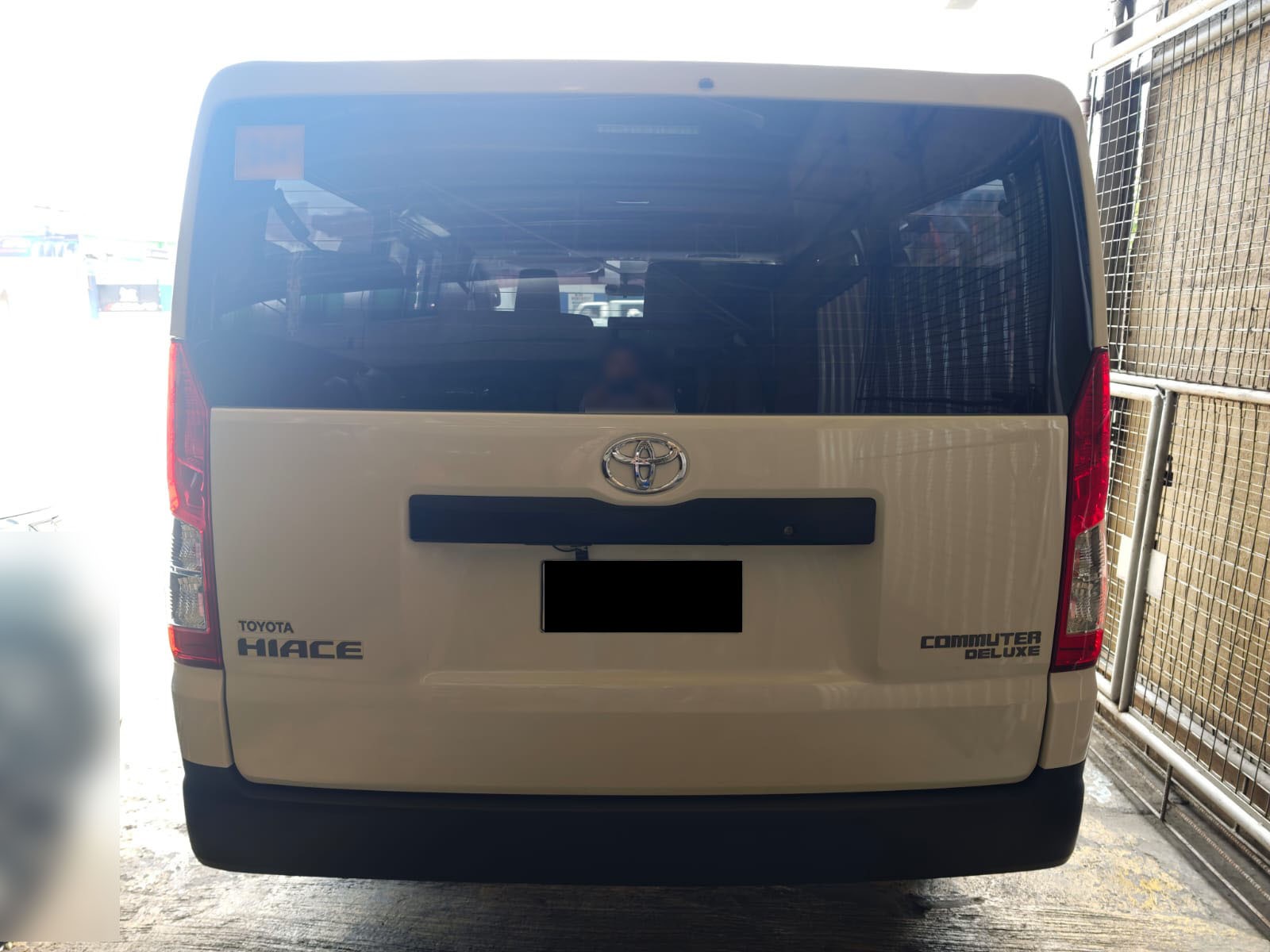 2022 TOYOTA HIACE VAN COMMUTER DELUXE 2.8 2WD MT White image 4