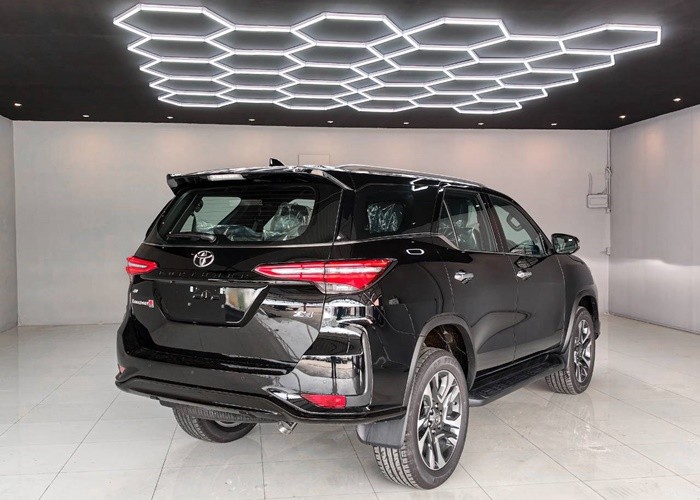 2026 TOYOTA FORTUNER LEGENDER 2.8 4WD AT Black image 5