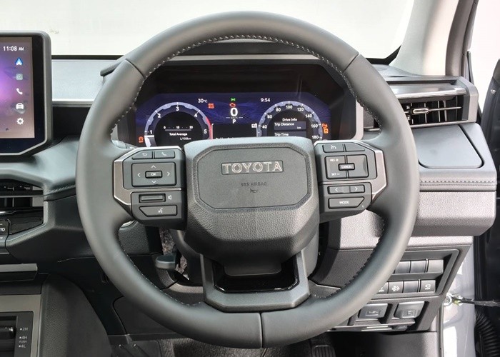 2026 TOYOTA HILUX TRAVO OVERLAND 2.8 4WD AT Gray image 8